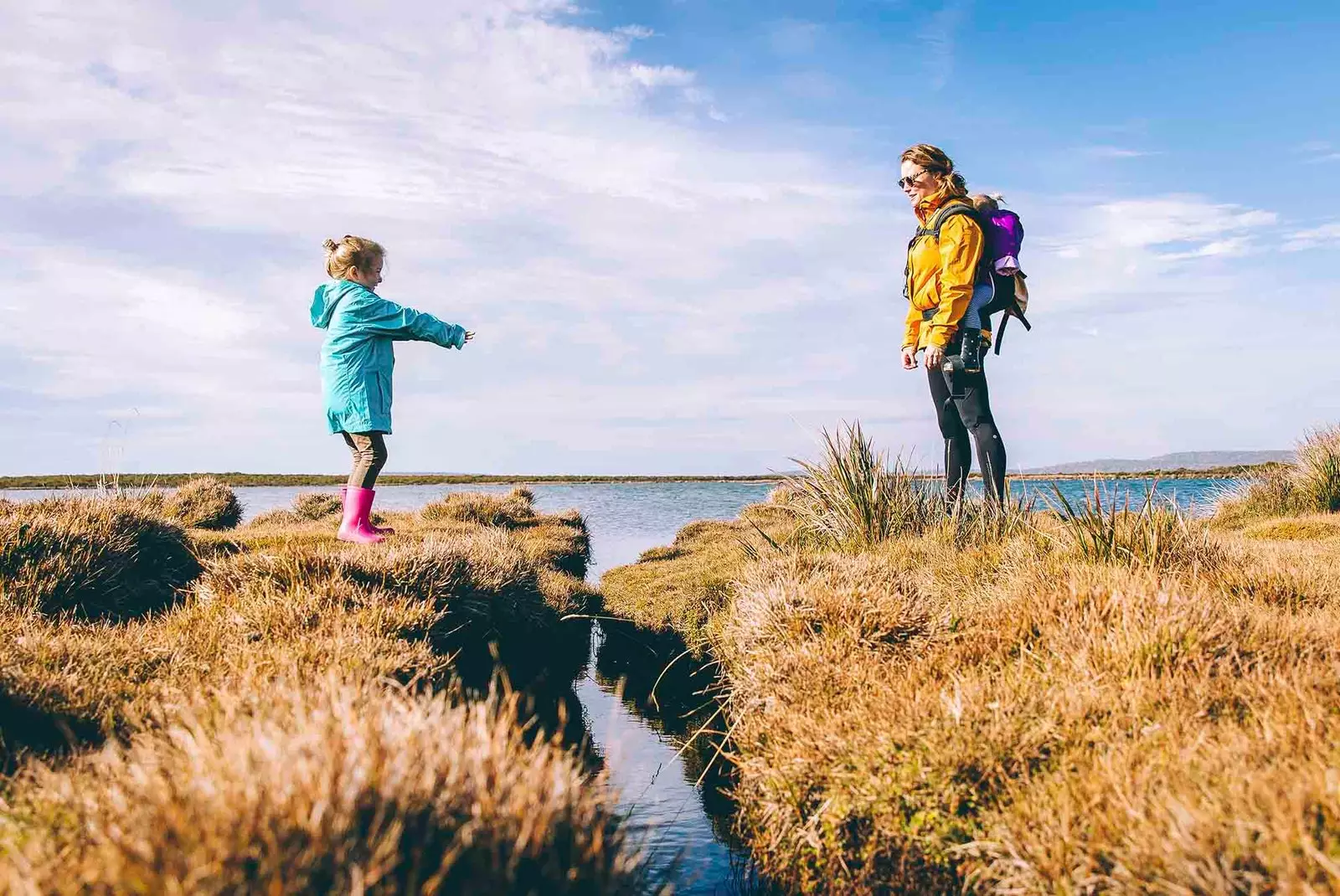 mor og datter i naturen