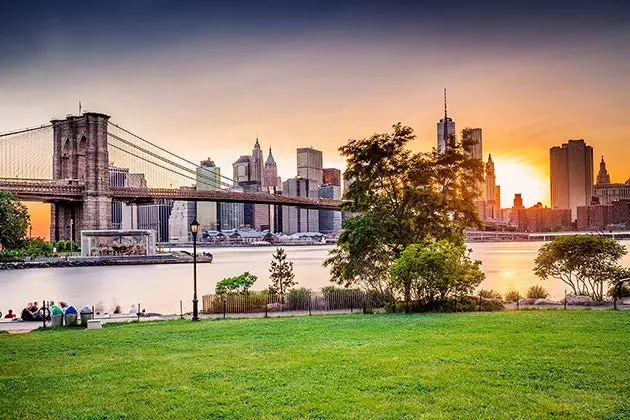 ... và hát với tất cả sức lực của bạn New York New Yoooork