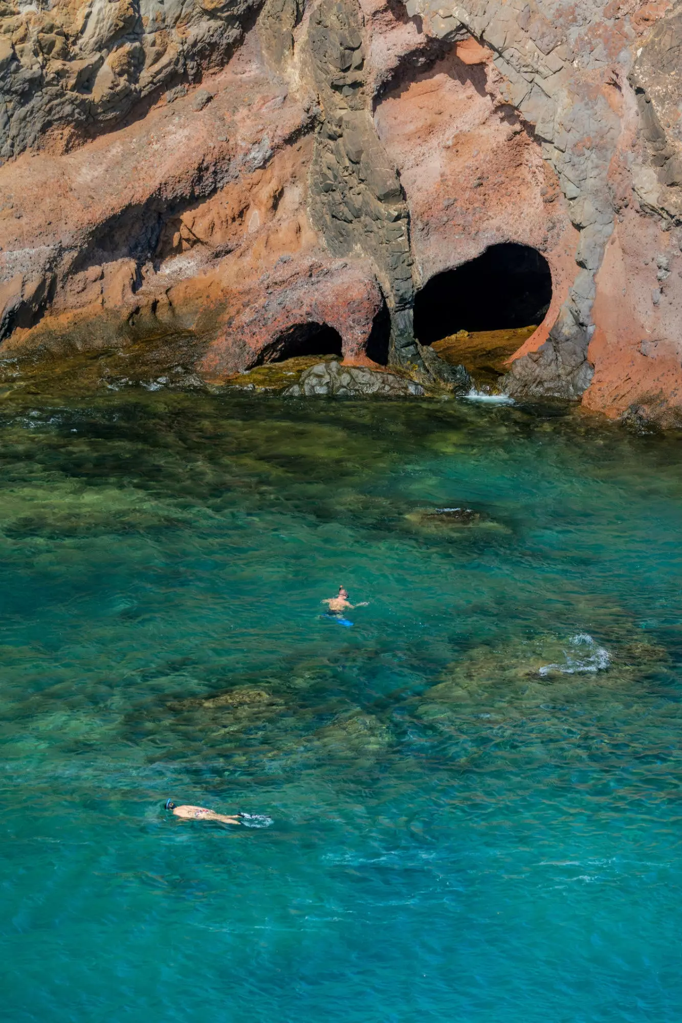 Voda na plažama Papagayo je intenzivne smaragdne boje.