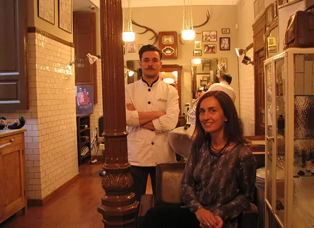 Eduardo Muñoz en Renata Prado een van de partners van de Malayerba barbershop