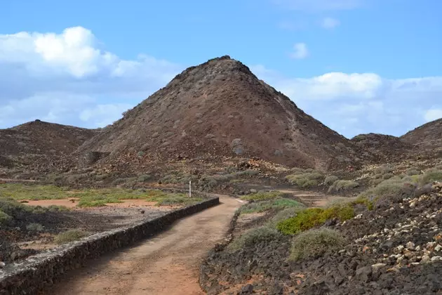 Kleiner Vulkan auf dem Weg zur großen Caldera