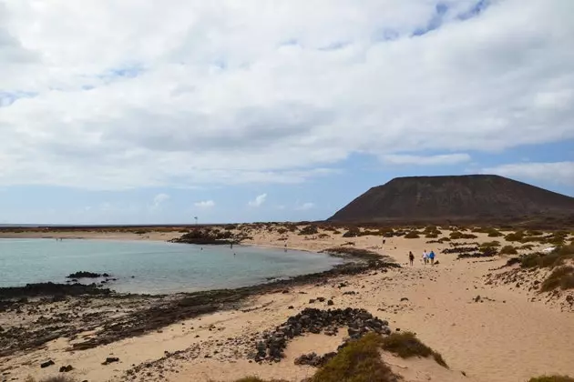 Lobos adasındakı Playa Concha sakitliyi