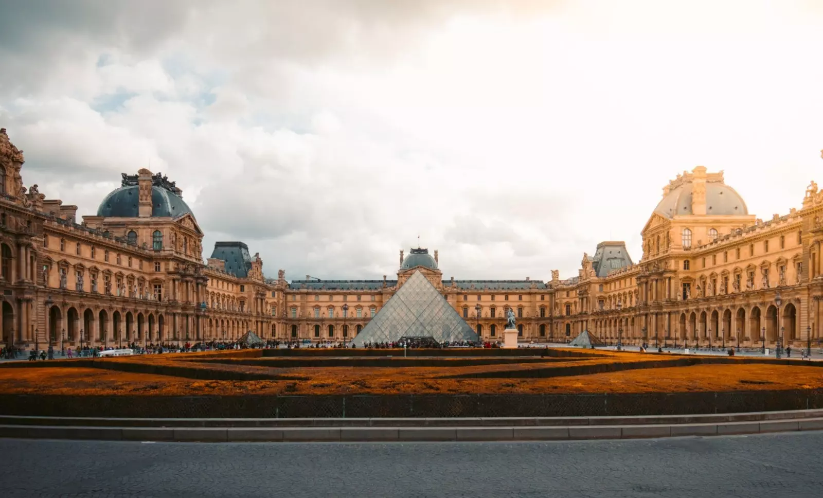 O novo normal chega ao Louvre