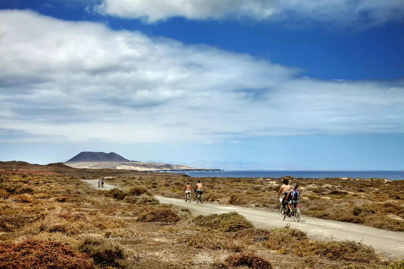 Hjólið er hentugasta ferðamátinn til að komast um La Graciosa.