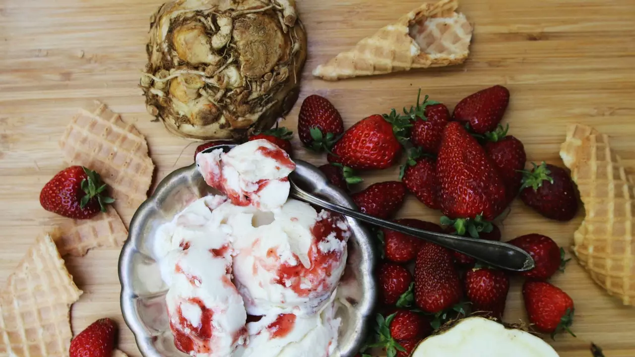 Salz & Stréi Glace gi mat Iessen gemaach, dat virdru ewechgehäit gouf (a si sinn lecker)