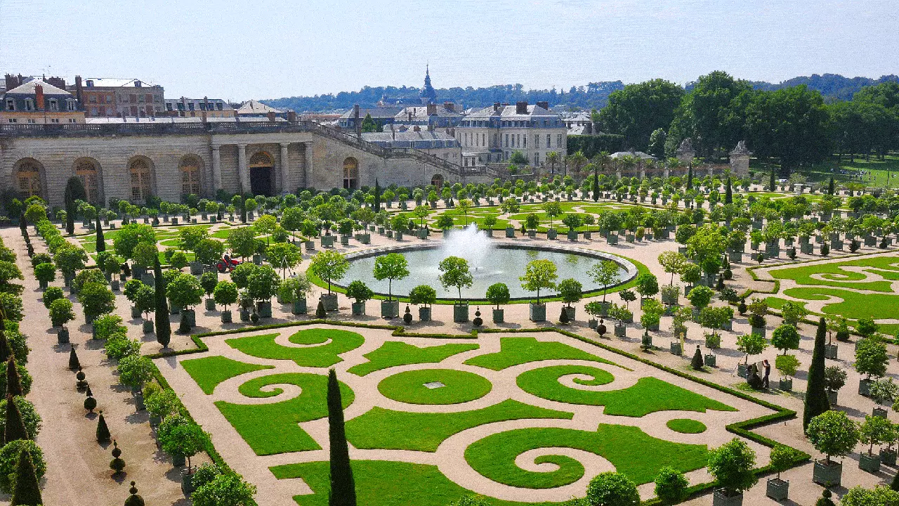 Le Grand Contrôle: hotel di Taman Istana Versailles