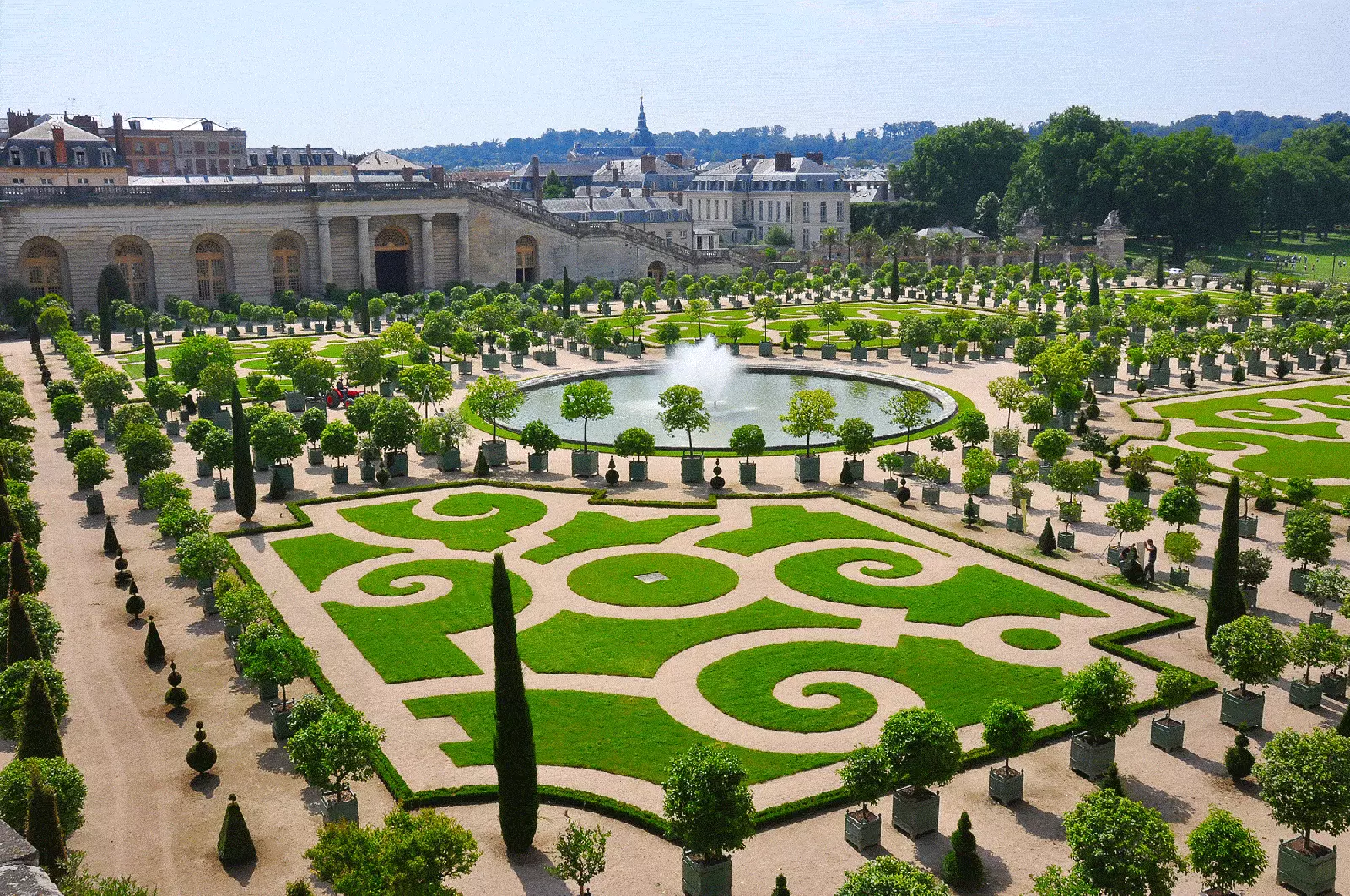 Sebuah hotel baru...di Taman Istana Versailles