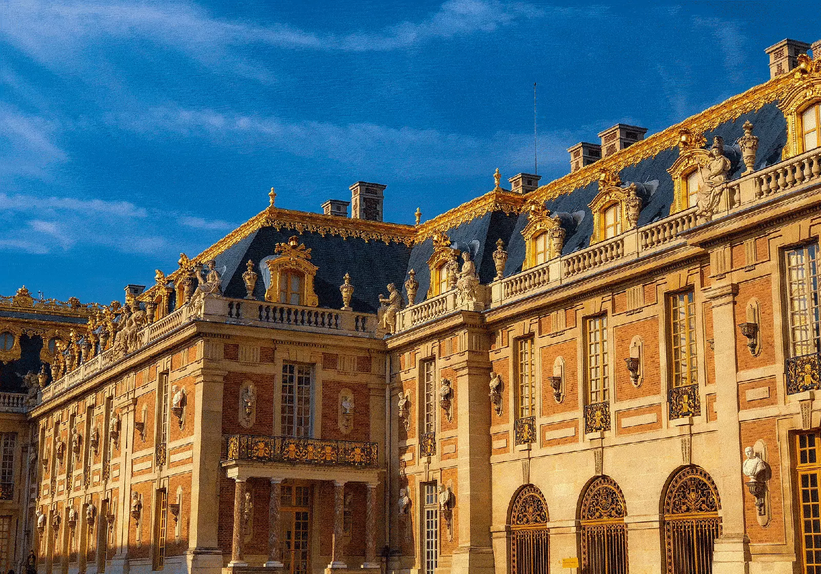 Le Grand Contrôle engem Hotel ni virdrun am Palace Gardens gesinn