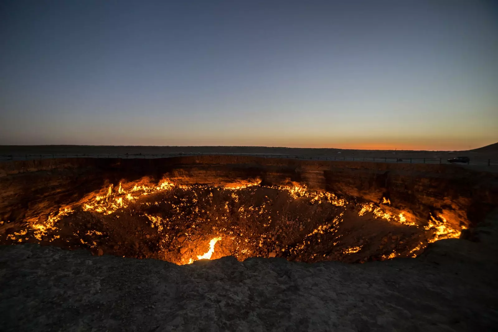 Cổng địa ngục Darvaza ở Turkmenistan.