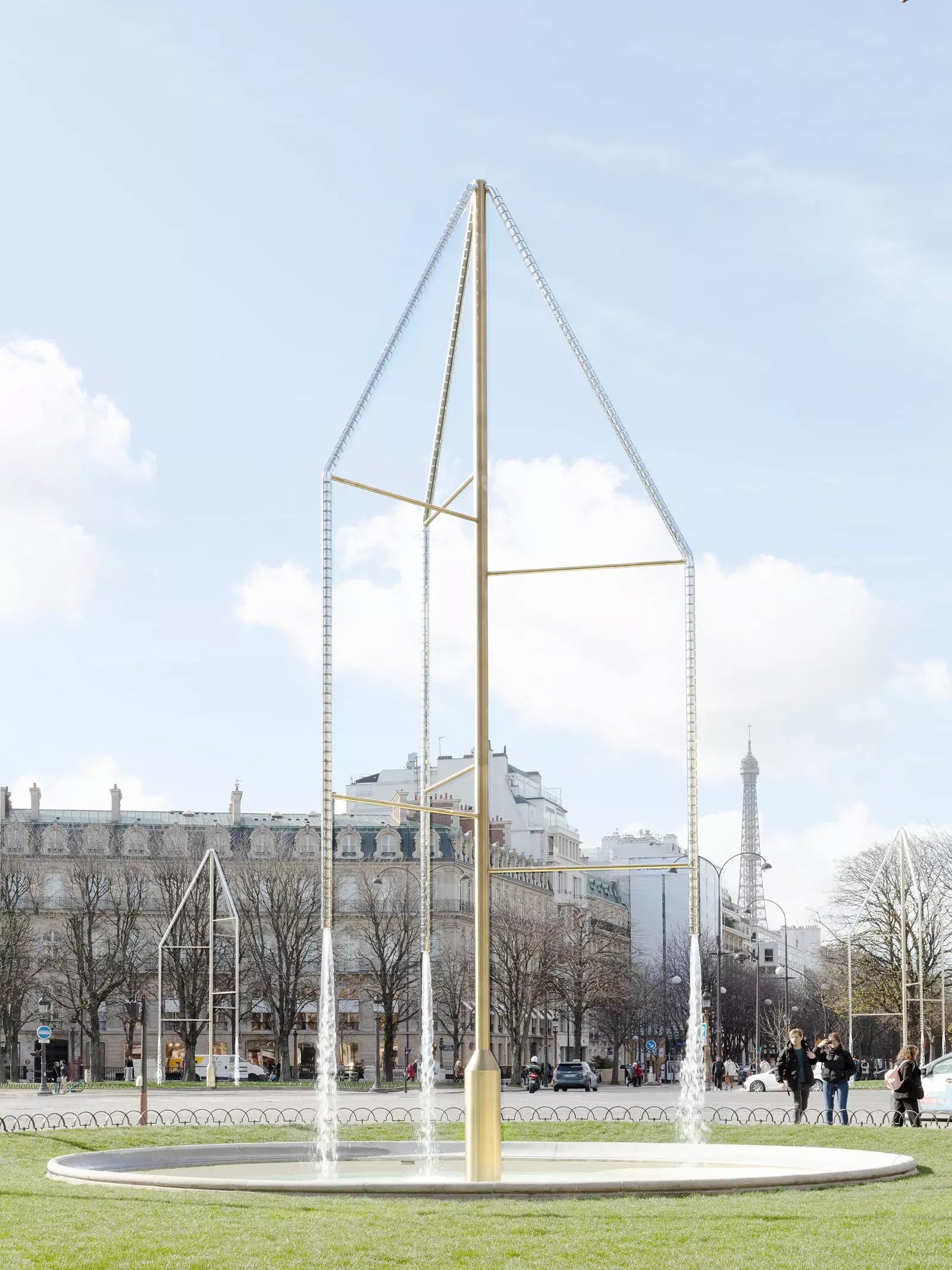 Paris change de look les premières fontaines des Champs Elysées