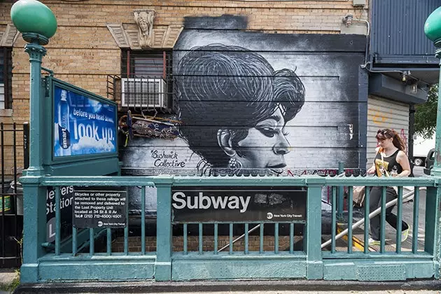 Mural kolektif di kejiranan Bushwick di Brooklyn di New York