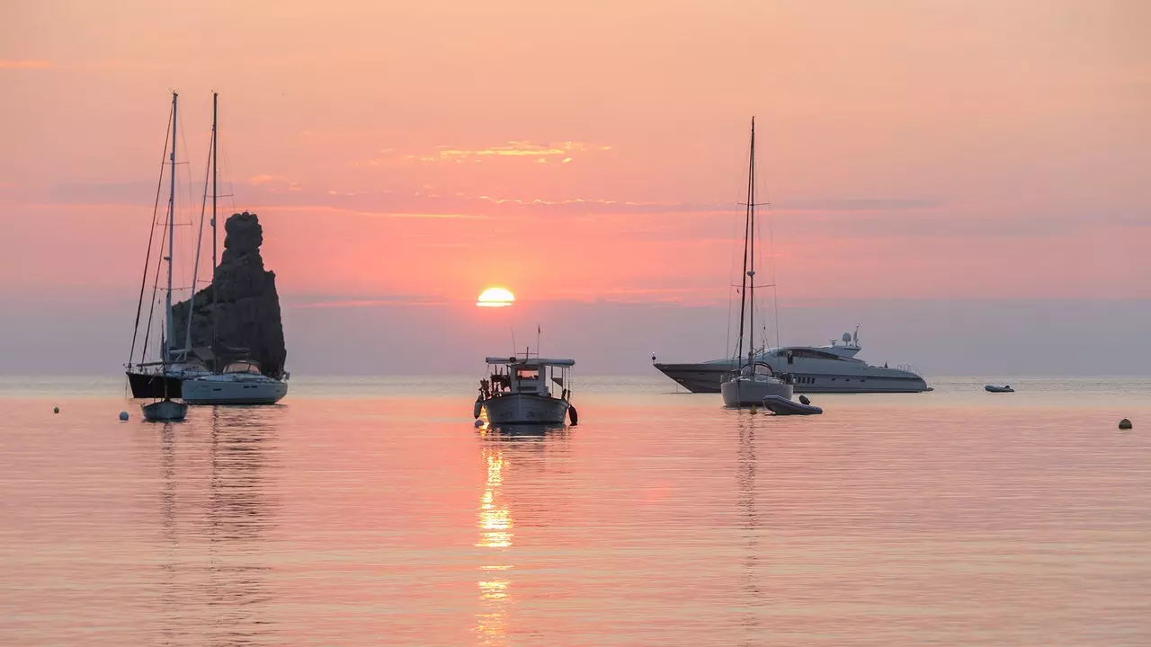 Tuna saa 24 za kugeuza Ibiza kuwa kivutio cha kimapenzi zaidi kwenye sayari