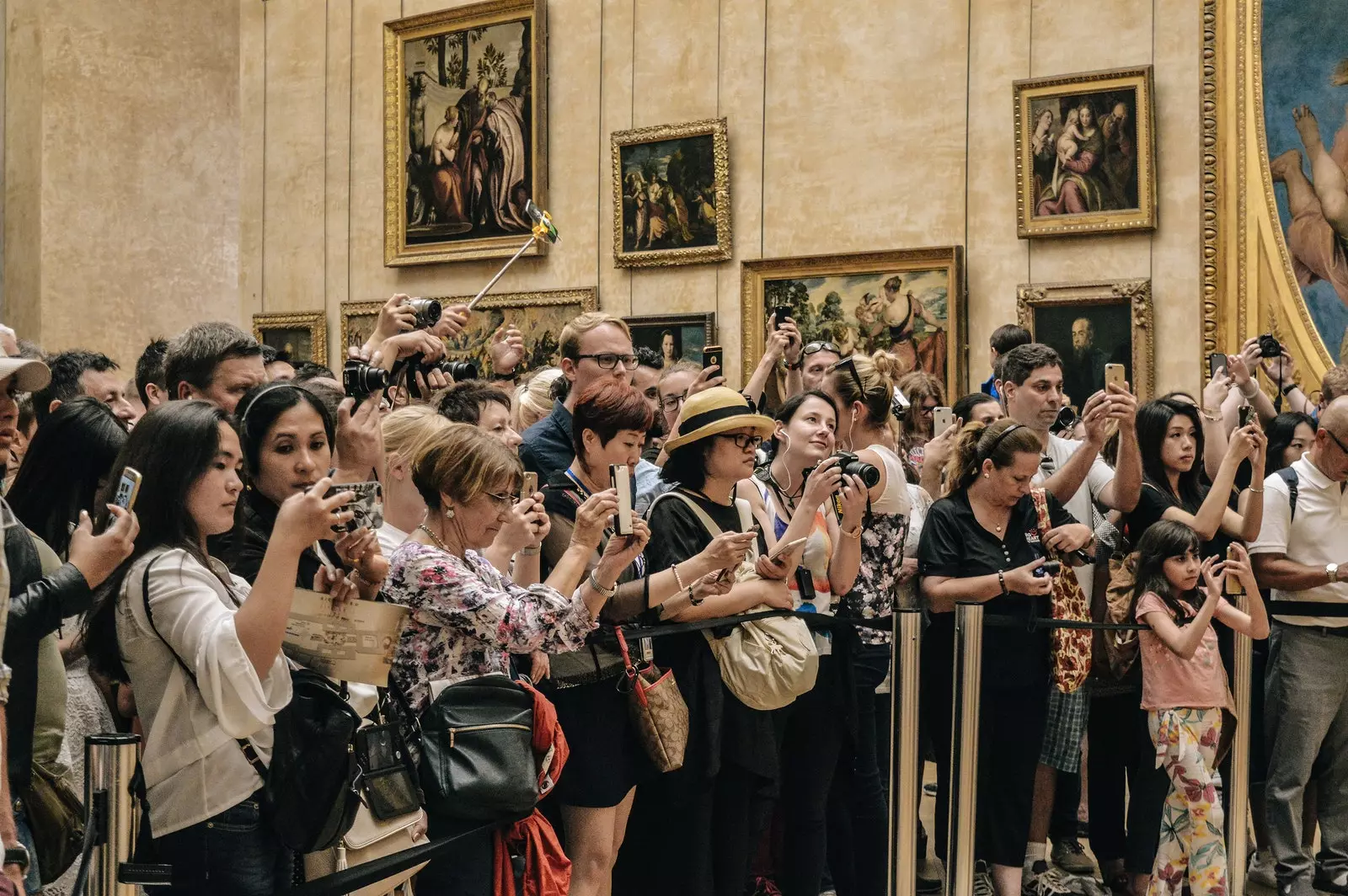 Menschenmenge vor der Mona Lisa