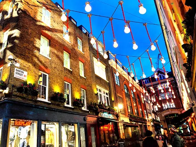 Installation lumineuse dans Carnaby Street