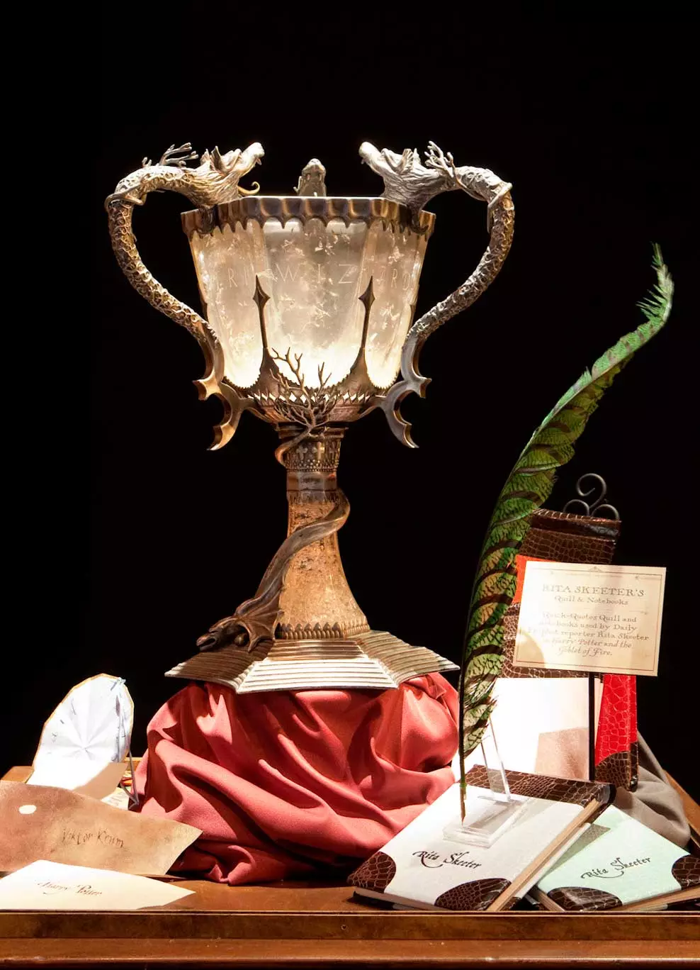 Detail of the showcase with Vuelapluma and the Cup of the Triwizard Tournament