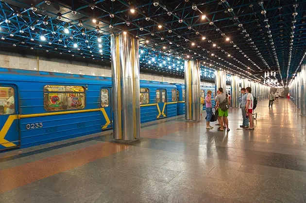 Metro kyiv menempatkan stesen terdalam di dunia