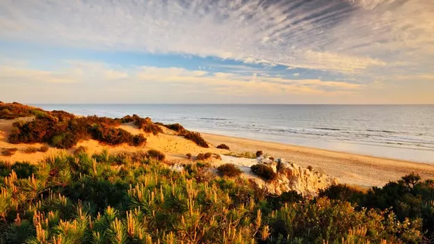 Pantai Huelva: 25 cara untuk mengalah pada sihir Atlantik