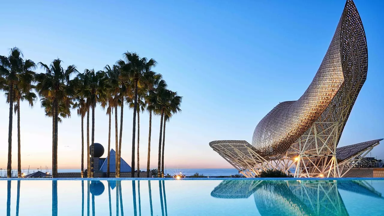 We hebben een nieuw meisje in de stad: het Hotel Arts Barcelona lanceert 'infinity pool'