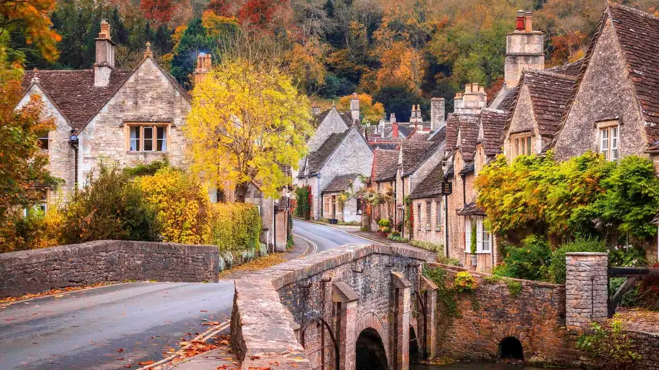 Sebuah perjalanan melalui Cotswolds, 'the English Tuscany', di sebuah motorhome