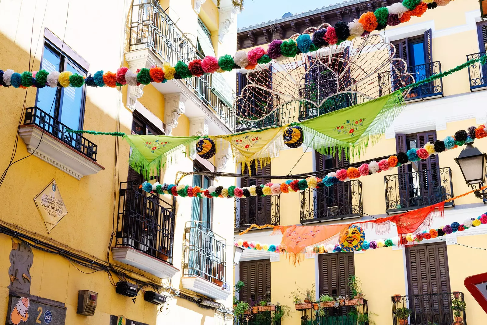 The festivals of San Cayetano, San Lorenzo and La Paloma will fill Madrid with color