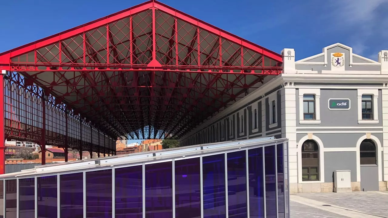 Il nuovo Paseo de los Luceros cattura l'attenzione (e la luce) di León