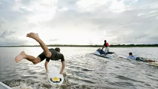 Glaciärer, floder, pooler och sand: var man kan göra alternativ surfing