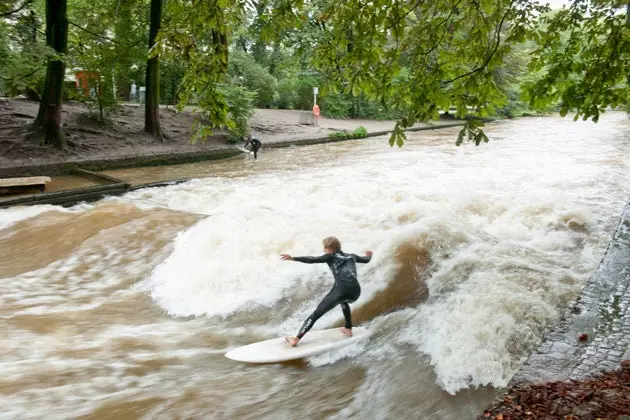 Surfing in the middle of Munich