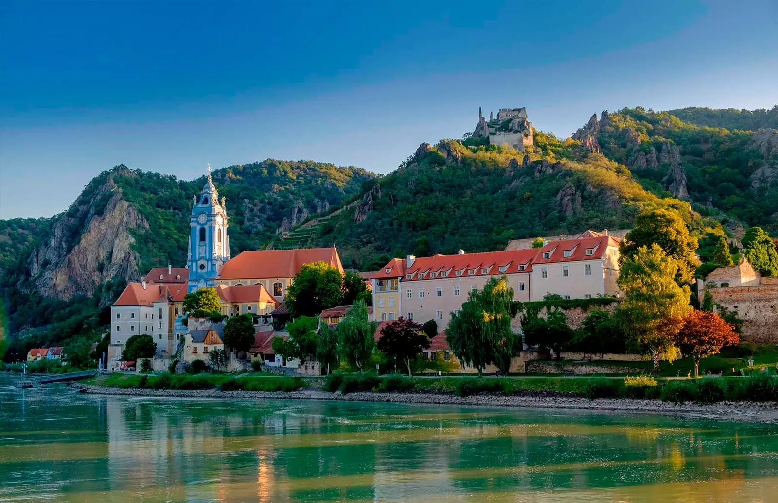 Istana Dürnstein di atas bukit