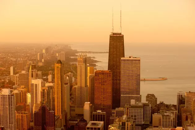 Het John Hancock Center en zijn twee witte antennes