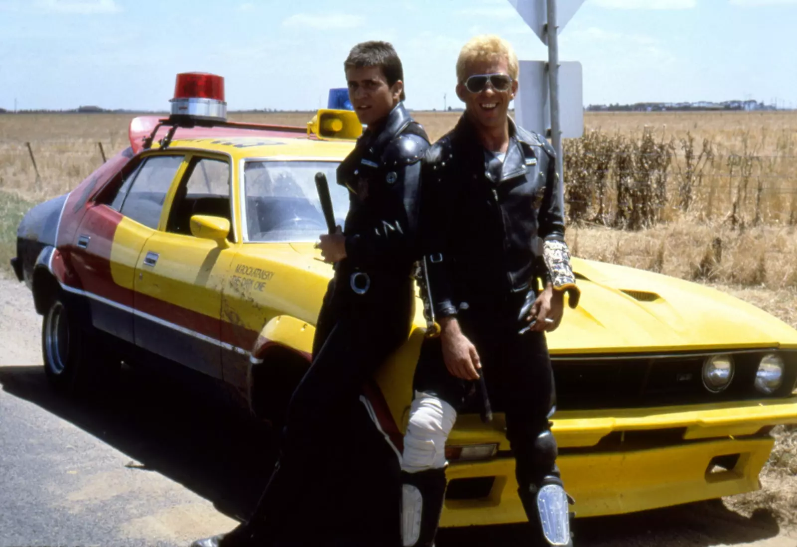 Os dois sedãs comprados para o filme se tornaram o Big Bopper e o Yellow Interceptor.