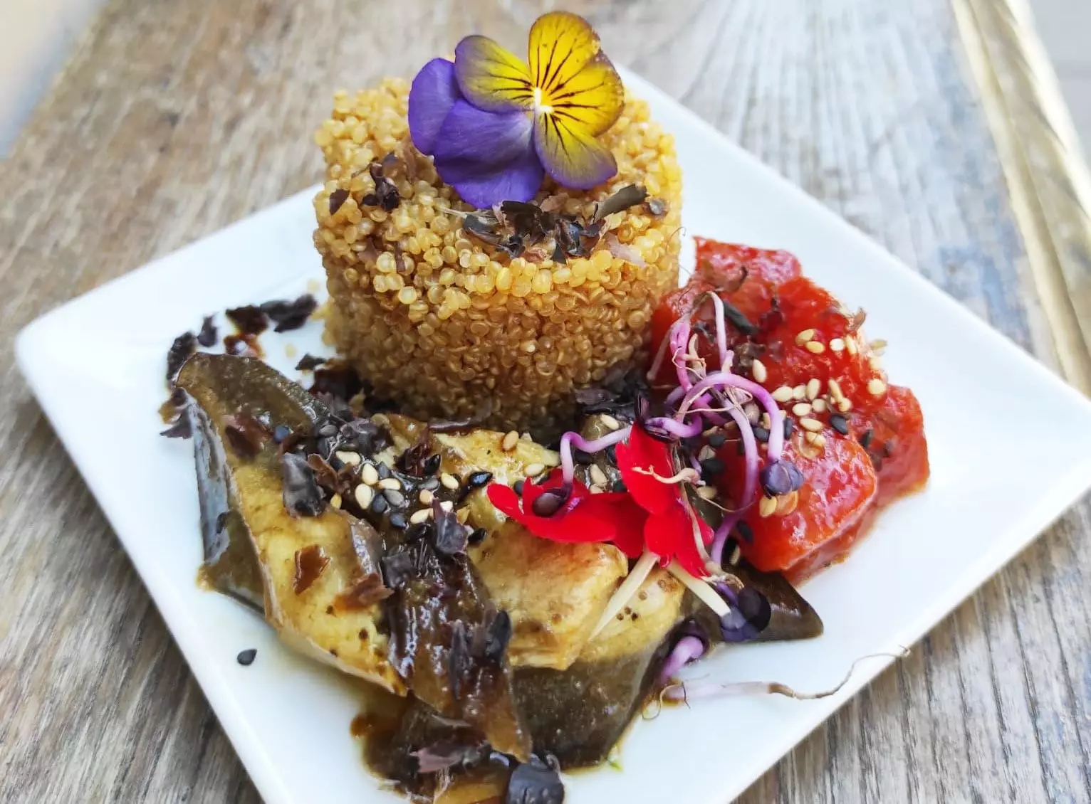 Tapa e La Encomienda me bazë në quinoa quhet Kyoto Subaru Makeza.