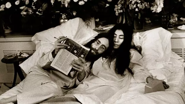 I sängen av John Lennon och Yoko Ono