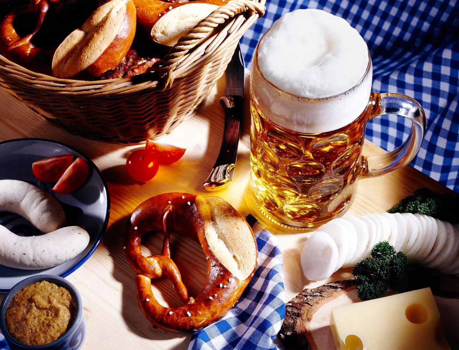 Bavariškas natiurmortas Oktoberfest proga