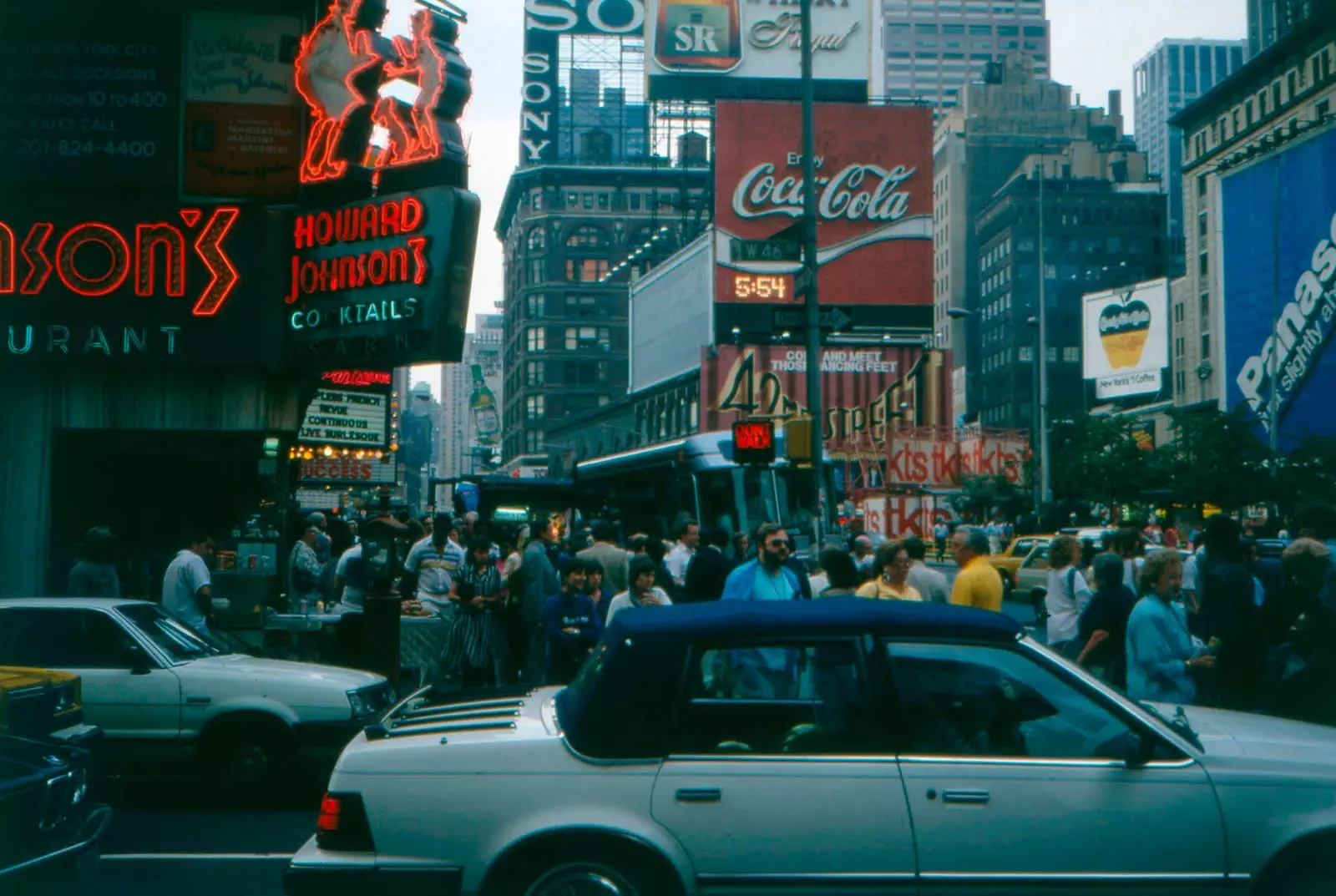 Tahun 80-an sangat bersemangat untuk membersihkan Times Square