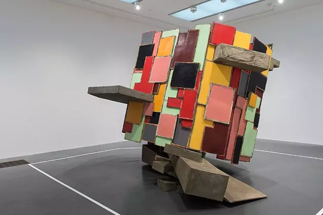 'ניט טייטאַלד אַפּטורנעד הויז 2' דורך Phyllida Barlow