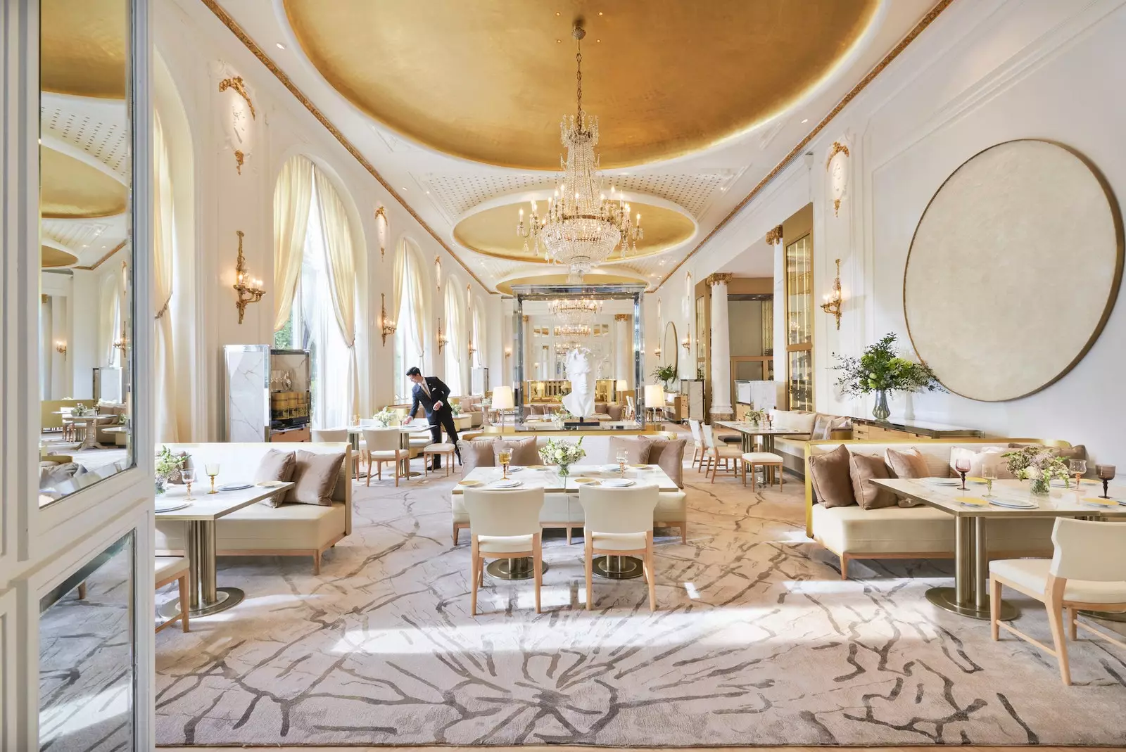 „Deessa“ restorano poilsio erdvė „Mandarin Oriental Ritz Madrid“.