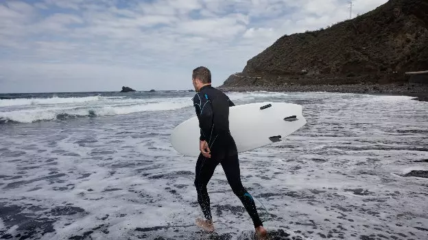 On surfejar, 'windsurfear' i practicar altres esports a Tenerife