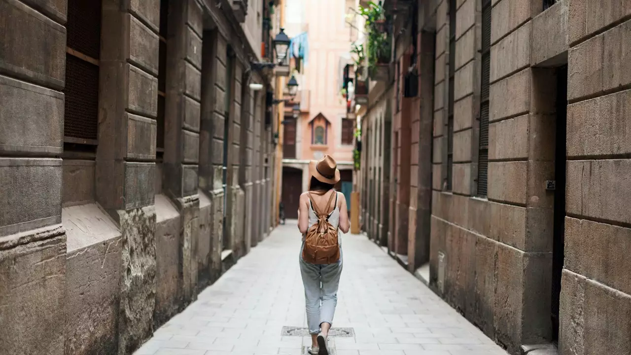 Dit boek verzamelt de meest ongewone ervaringen om in Barcelona te leven