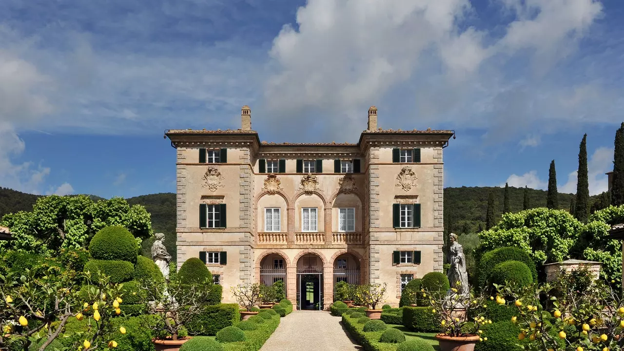 This Italian villa has played host to the most devoted... and the wildest parties in Tuscany!