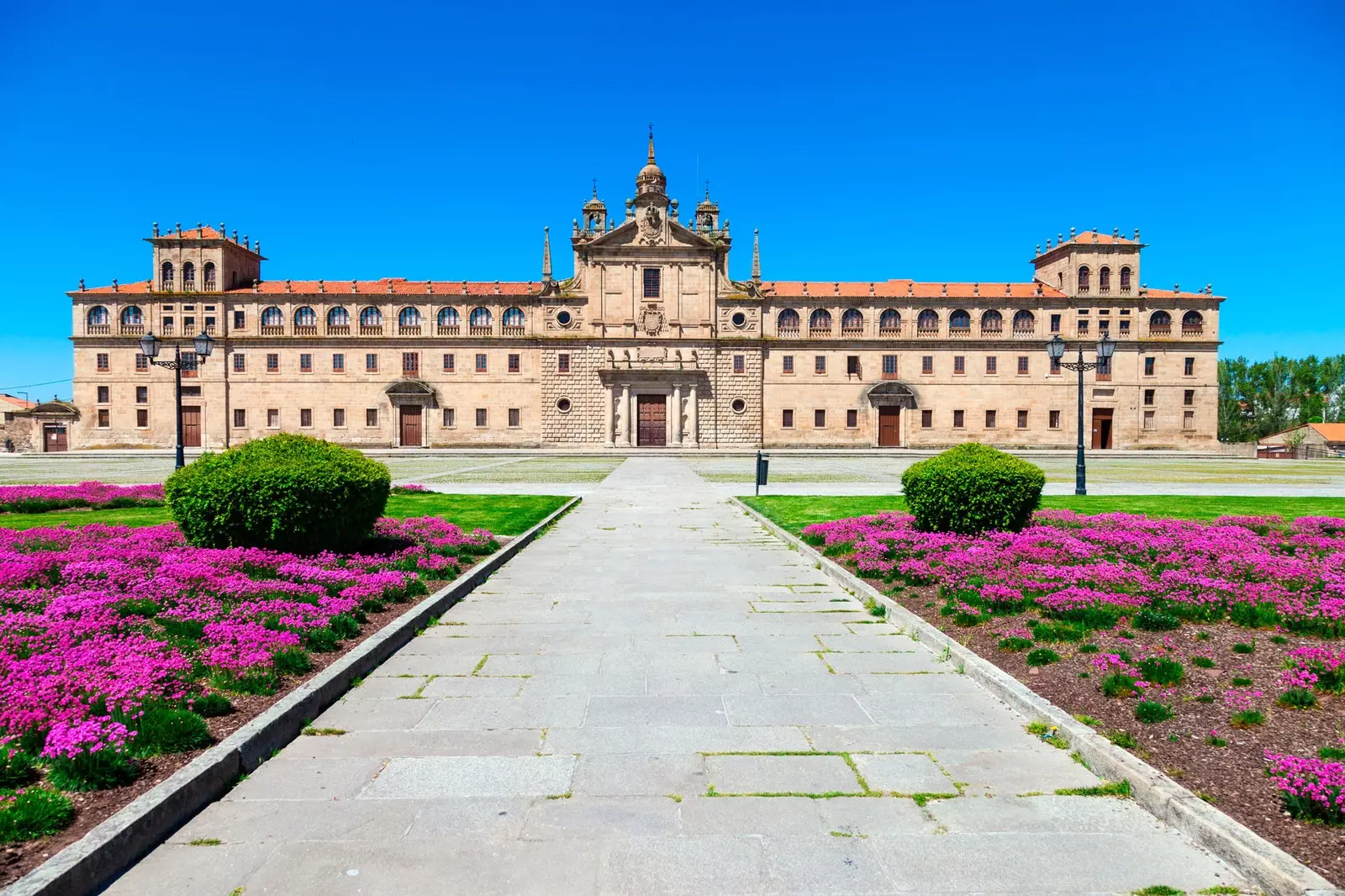 Antigua Monforte de Lemos Boldogasszony iskolája