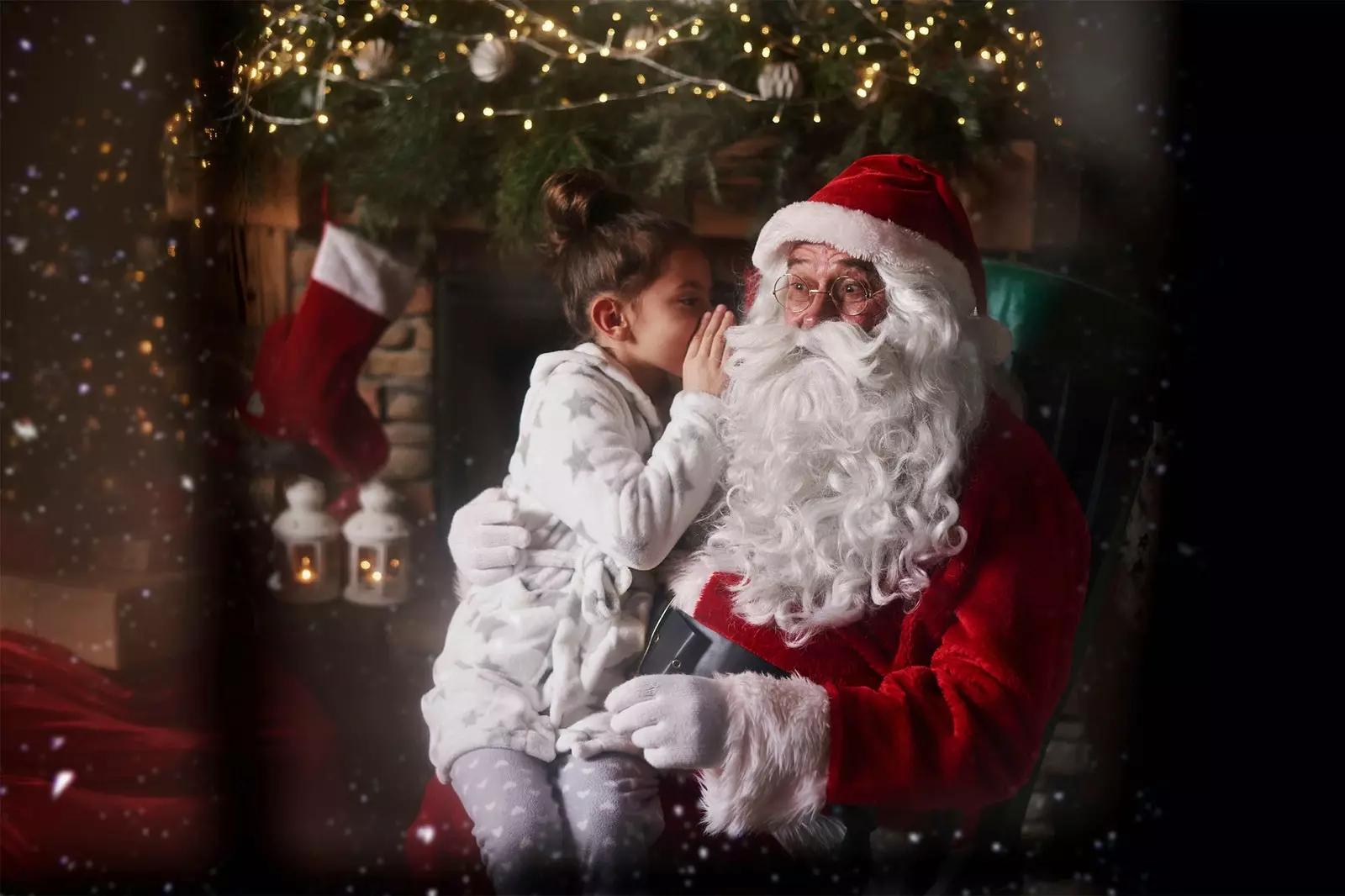 fille qui parle au père noël