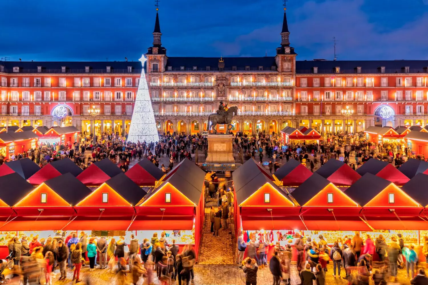 Madrid'deki Plaza Mayor Noel Pazarı