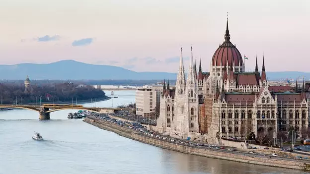 Budapest: berenang jauh dari rumah