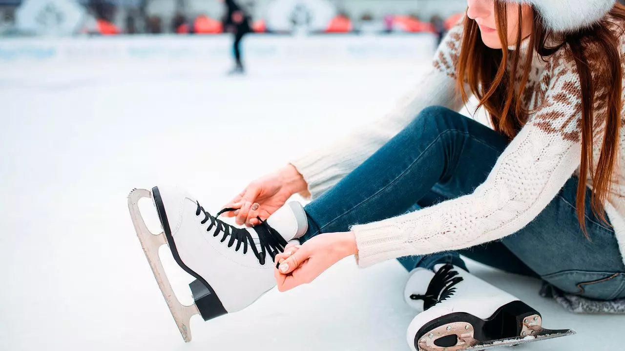 Natal de patins em Madri: a pista de gelo do Palácio Cibeles é inaugurada