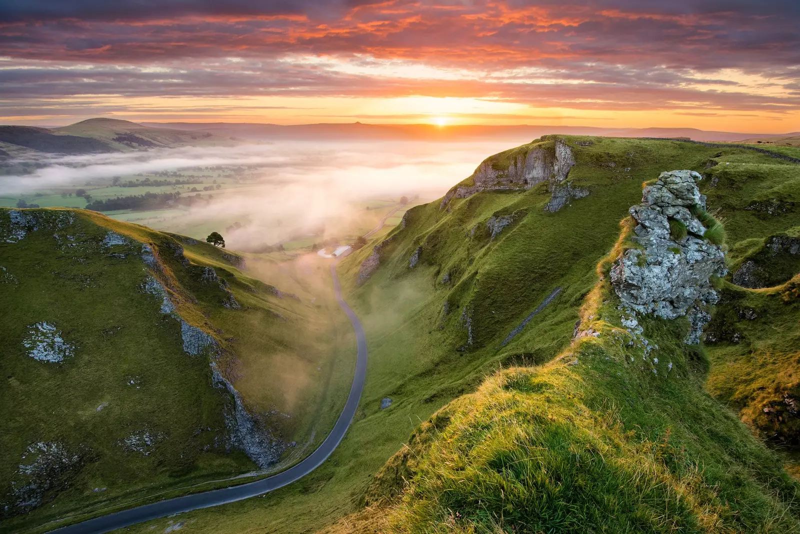 Peak District Buyuk Britaniyaning eng qadimgi milliy bog'idir.