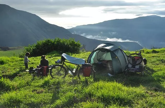 Alise un Andoni ir publicējuši savu pieredzi El mundo en bici