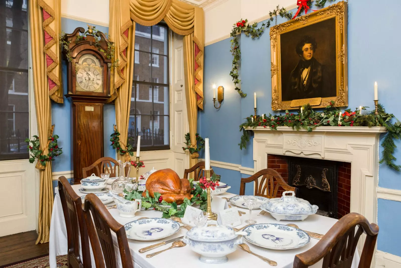 El menjador preparat per al Nadal a la casa de Charles Dickens.