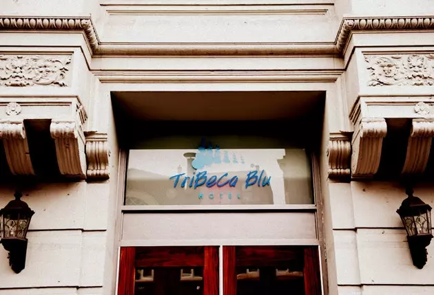 Tribeca modra