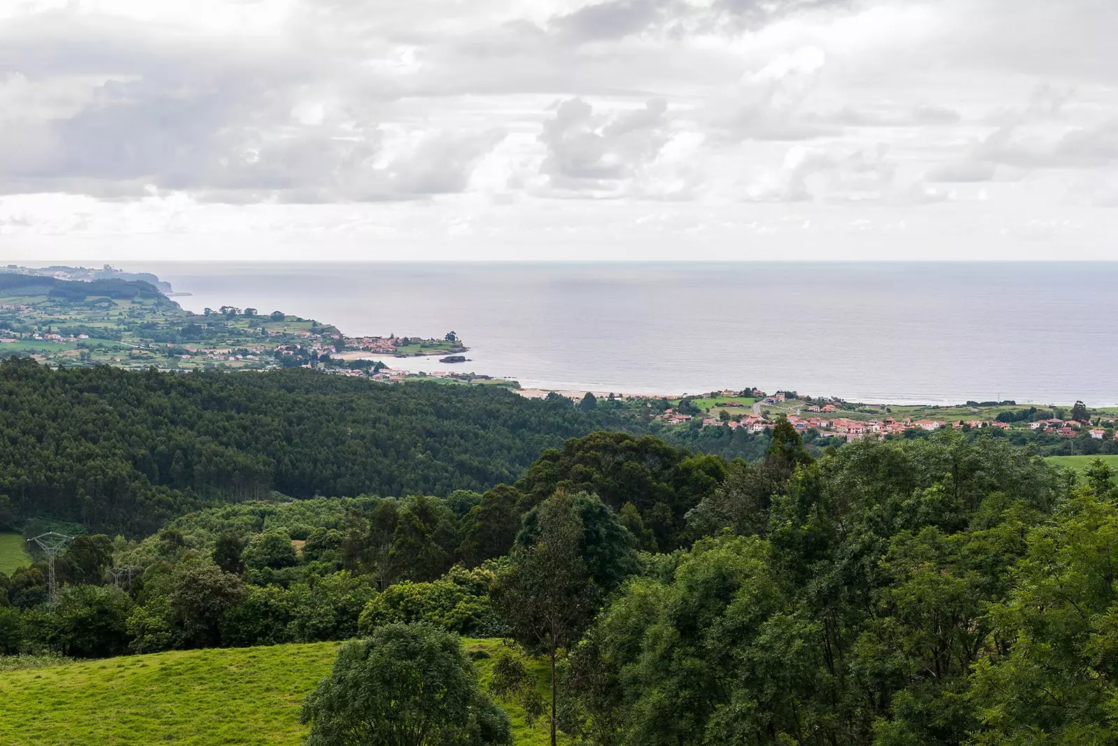 Útsýni yfir hafið frá Mirador del Fitu