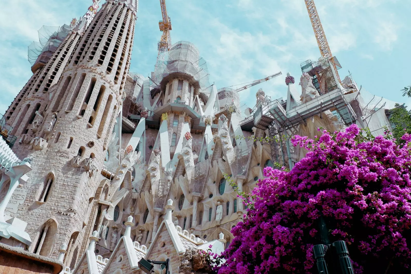 لا يعلى عليه Sagrada Familia.